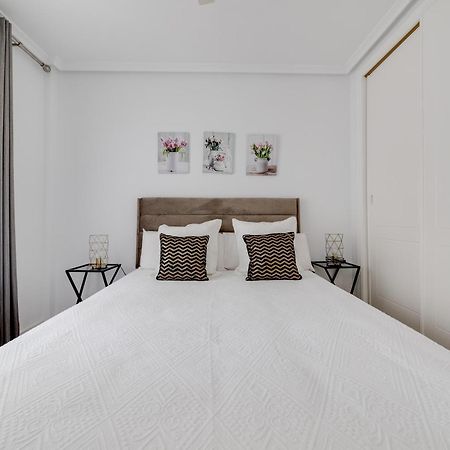 Super Cosy House Next To The Golf Βίλα Οριουέλα Εξωτερικό φωτογραφία