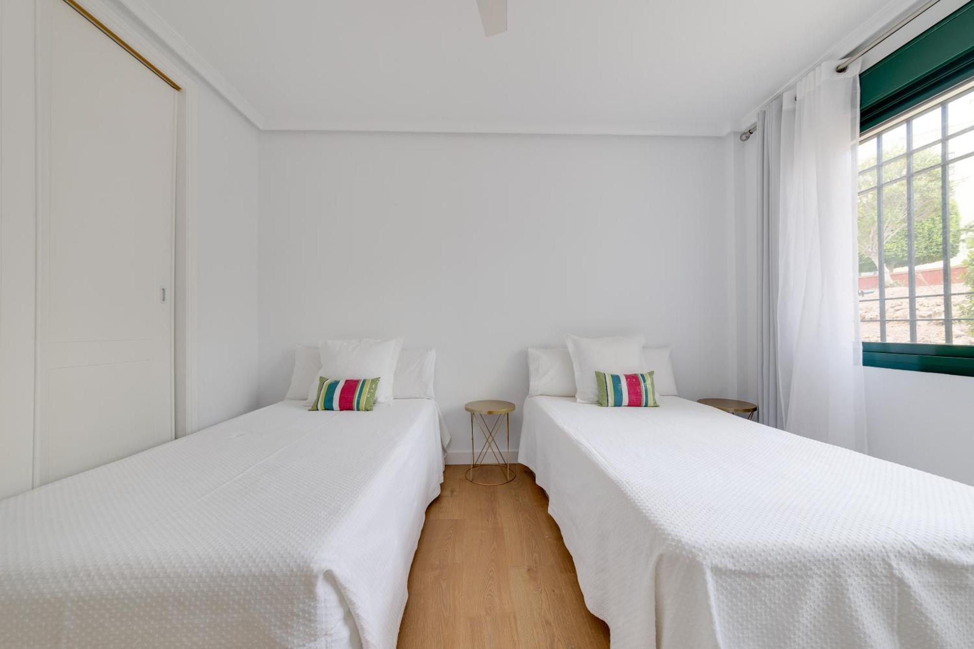 Super Cosy House Next To The Golf Βίλα Οριουέλα Εξωτερικό φωτογραφία