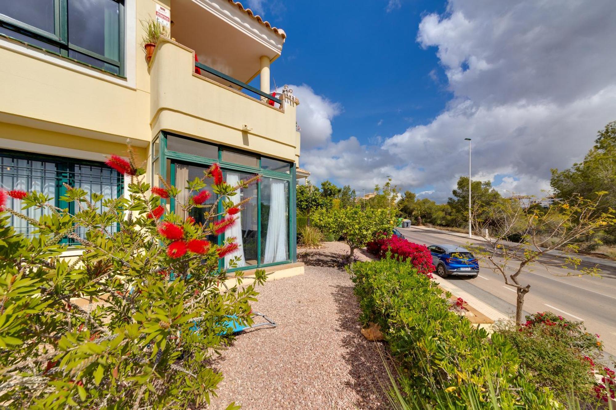 Super Cosy House Next To The Golf Βίλα Οριουέλα Εξωτερικό φωτογραφία